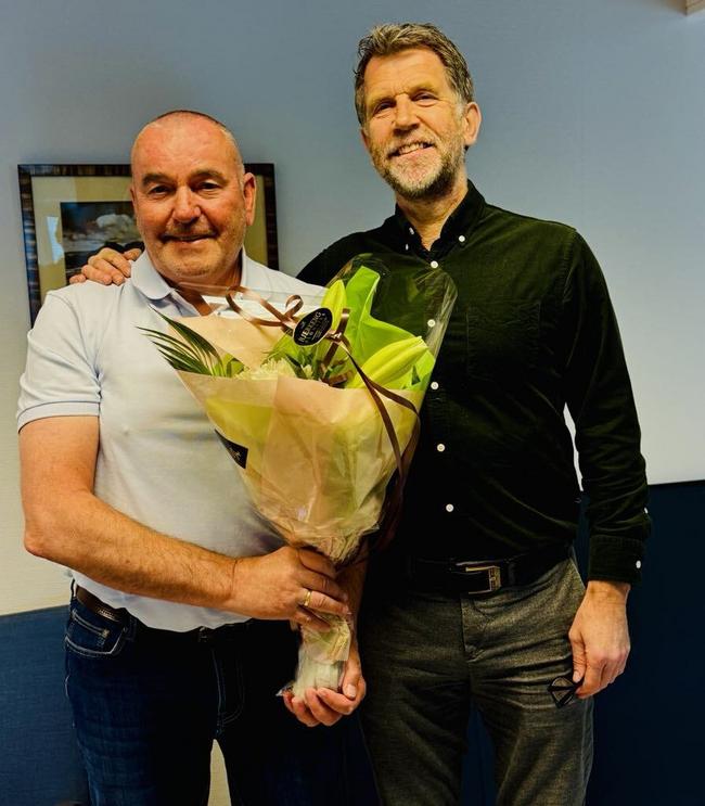 Vår kjære kollega, Frank Berg-Hansen, fylte 70 år 9.juni, her blir han gratulert og fikk blomster av John Jakhelln.
